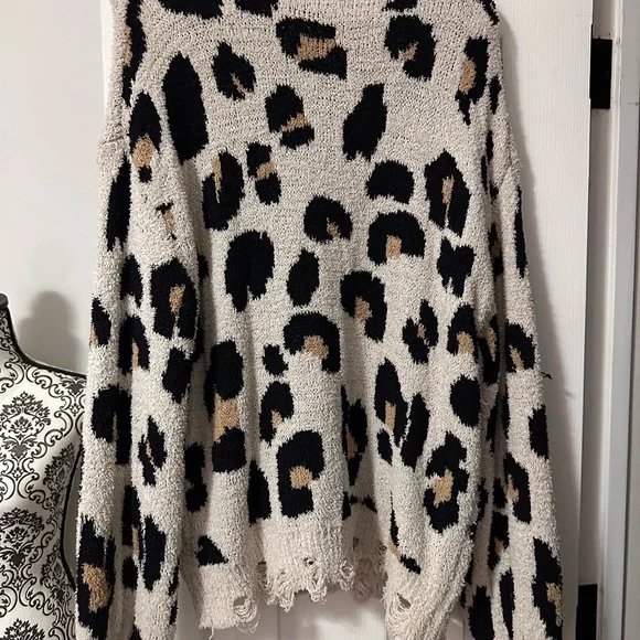 Distressed Chunky Oversized Leopard Pattern Sweater. - Picture 2 of 2